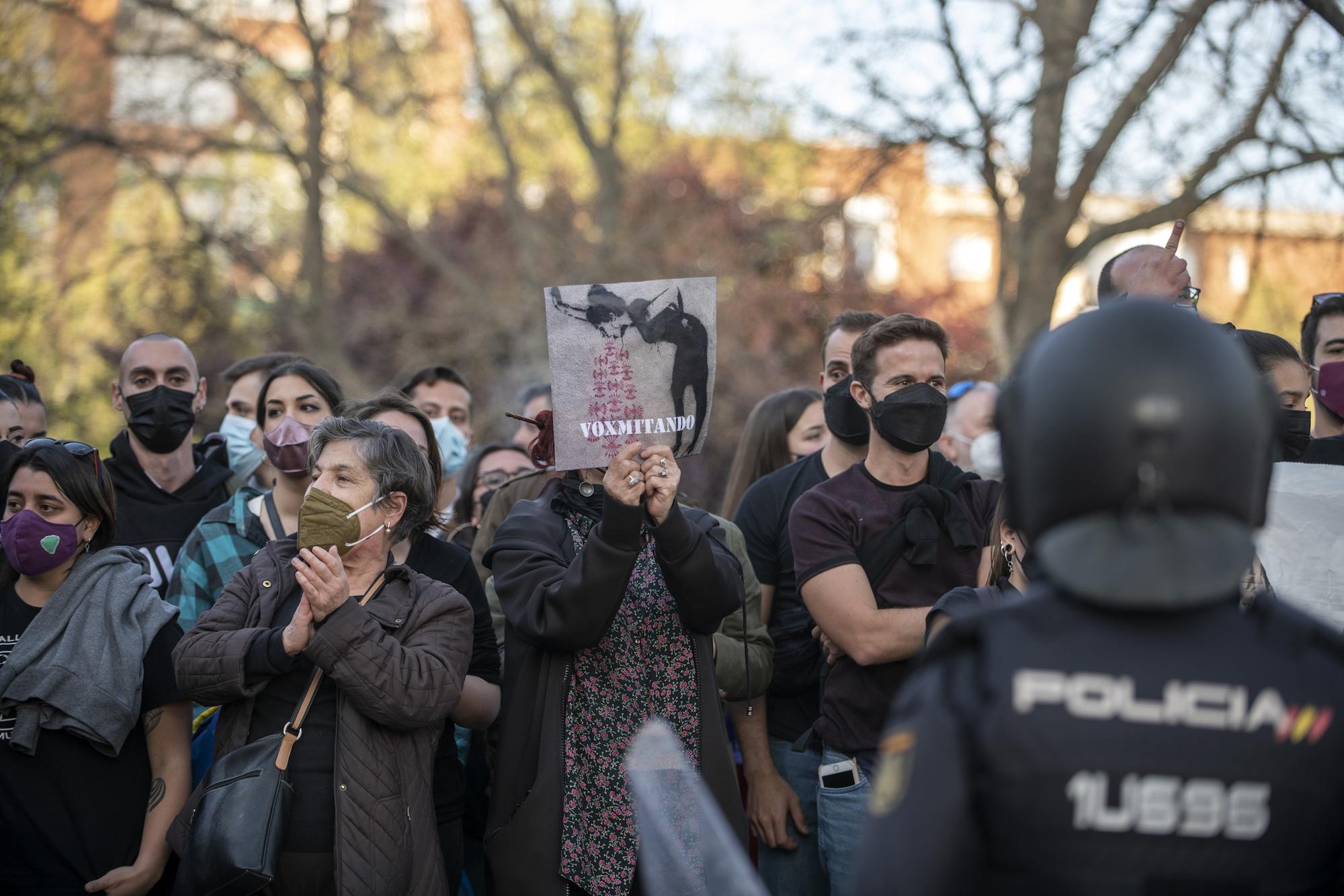 Mitín de Vox en Vallecas y carga policial - 15